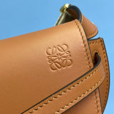 Ziva's Charm handbag – close-up view (Standard Size)
