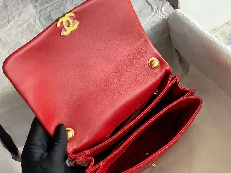 Zivas Charm Streamlined Design Everyday Handbag (Considered Detail & Form) – Close-Up Detail