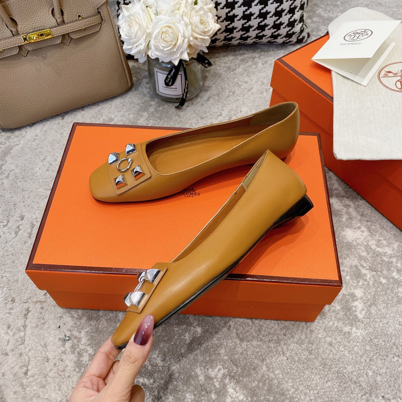 Hermès Nude Platform Heels - Full Silhouette View
