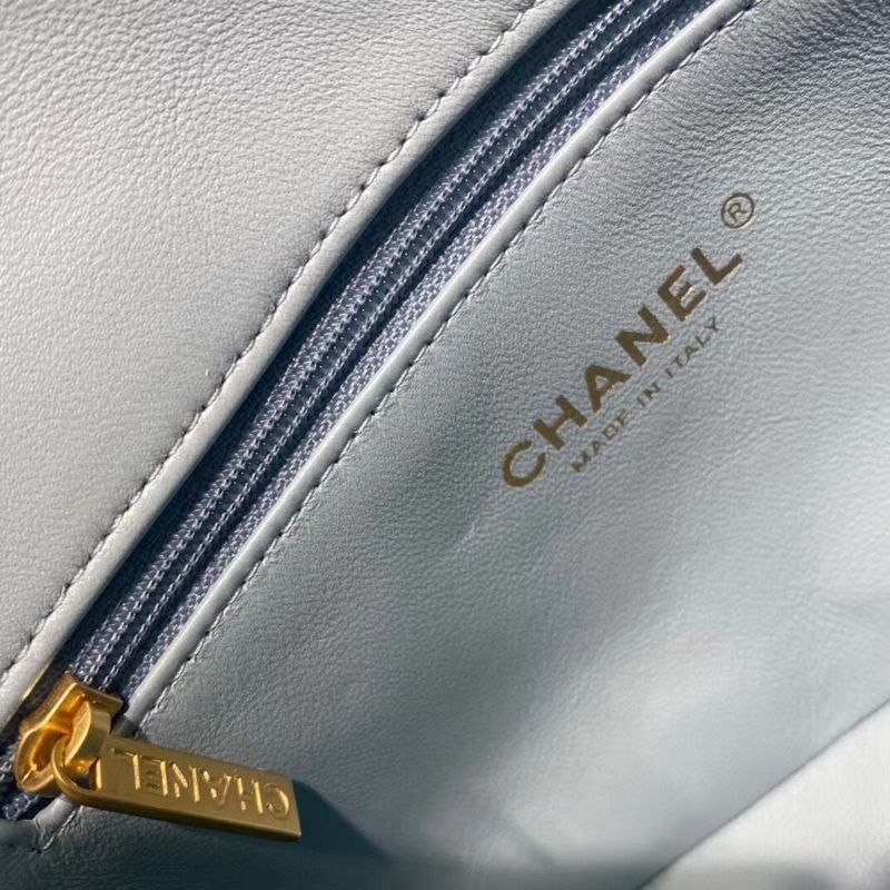  mid purse view 9