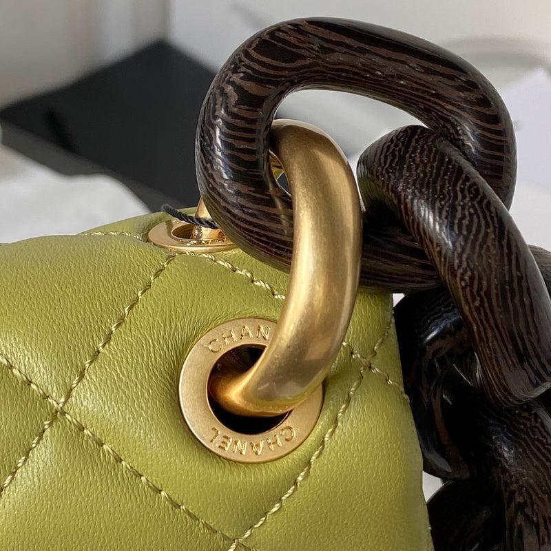 Ziva's Charm handbag – product shot (one versatile size)