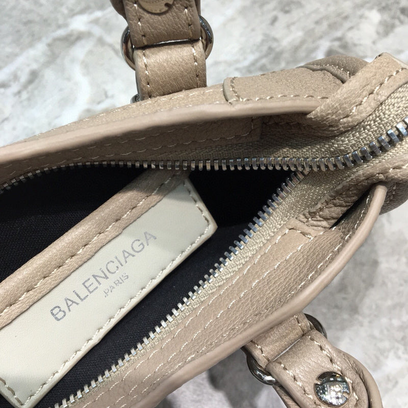 Statement Premium PU Leather Handbag - Versatile Everyday Design | Women's Designer-Inspired Purse #691 - texture close-up (image 9) of designer-inspired handbag
