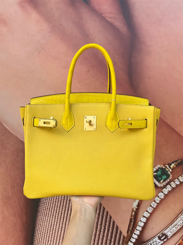 Effortless handbag styled for everyday wear