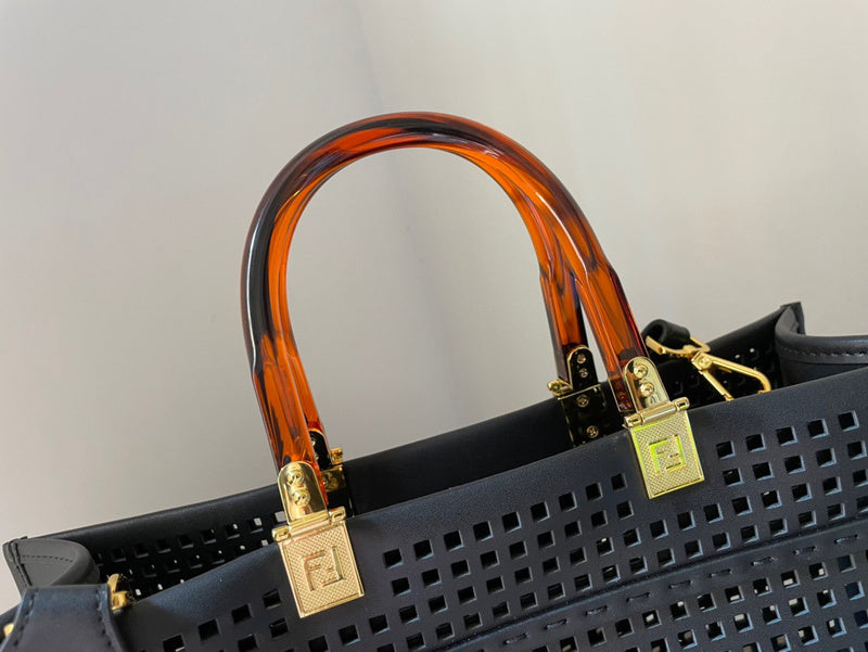 Ziva's Charm handbag – close-up view (35cm*17cm*31cm)