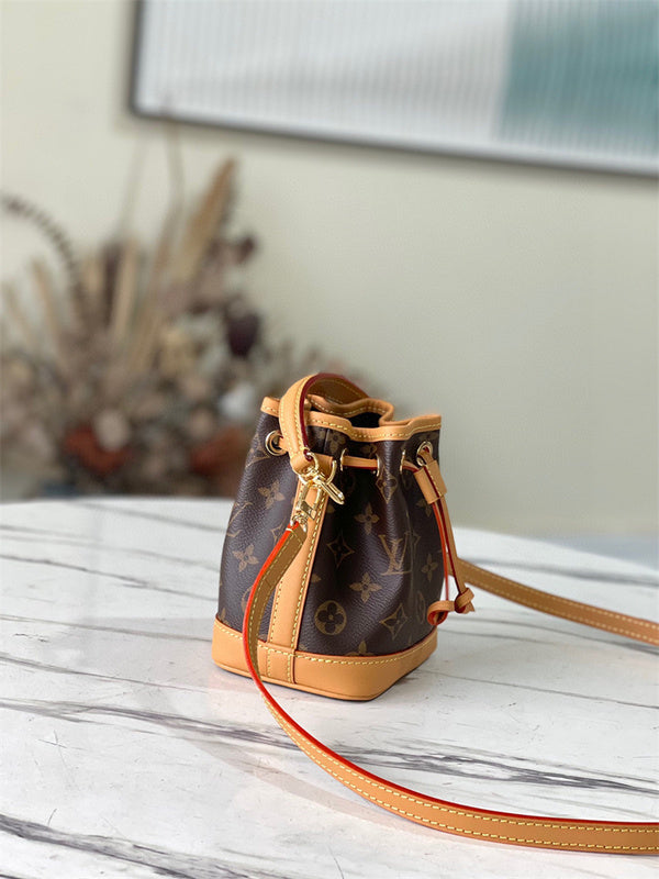  structured bag interior and compartment view