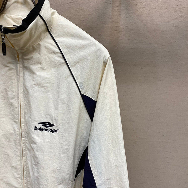 Three-quarter angle view of Balenciaga luxury piece style No.219
