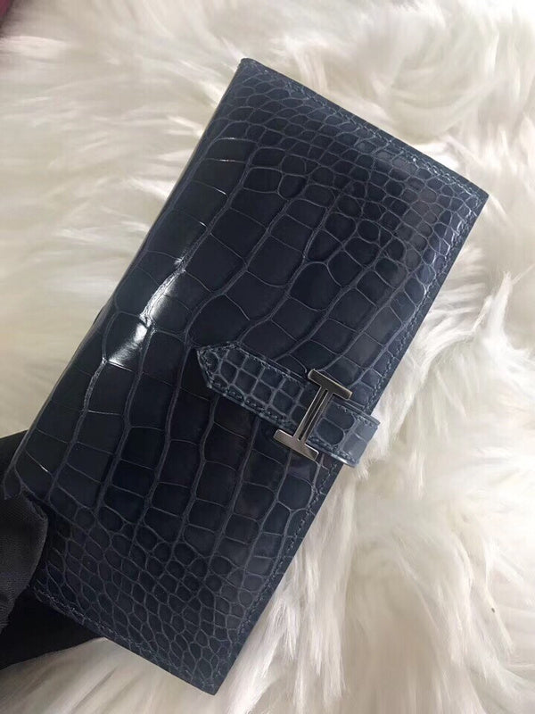 Sleek handbag styled for everyday wear