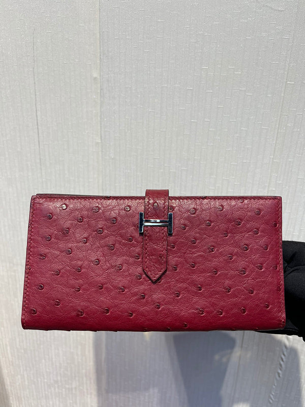 Side view of contemporary structured handbag