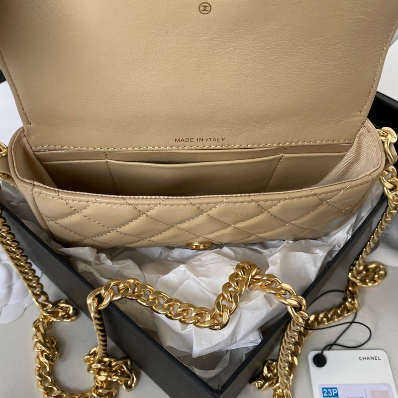  handbag, compact everyday style, image 2