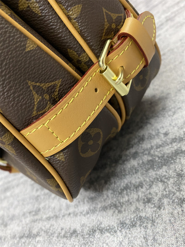  versatile shoulder bag detail view showing craftsmanship 8