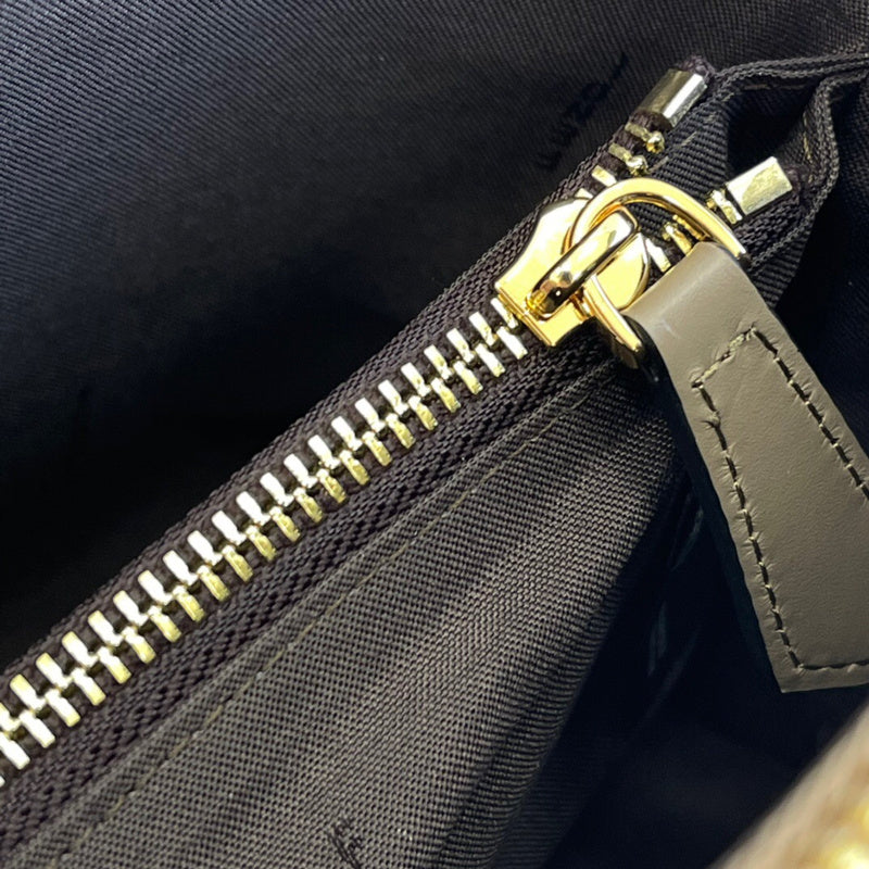 Ziva's Charm handbag – close-up view (28cm*16cm*14cm)