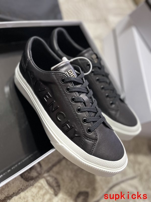 Givenchy shoes Style 023 - close-up of refined designer finish