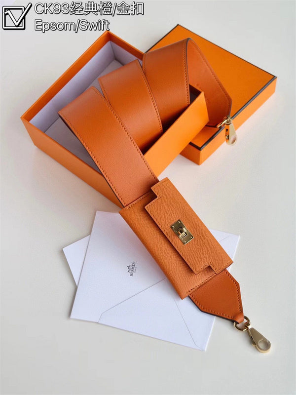  handbag interior and compartment view 9