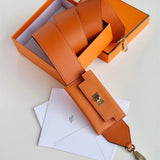  handbag interior and compartment view 9