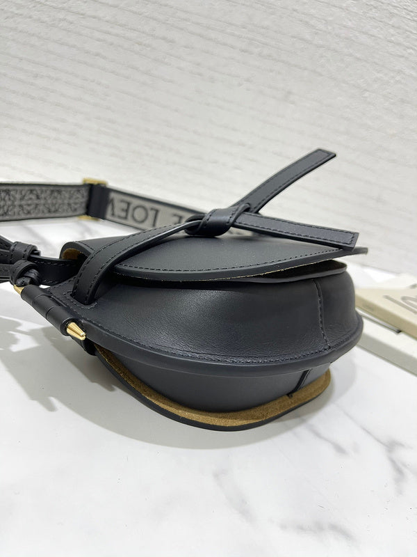 Ziva's Charm handbag – interior view (15cm*12.5cm*9.5cm)