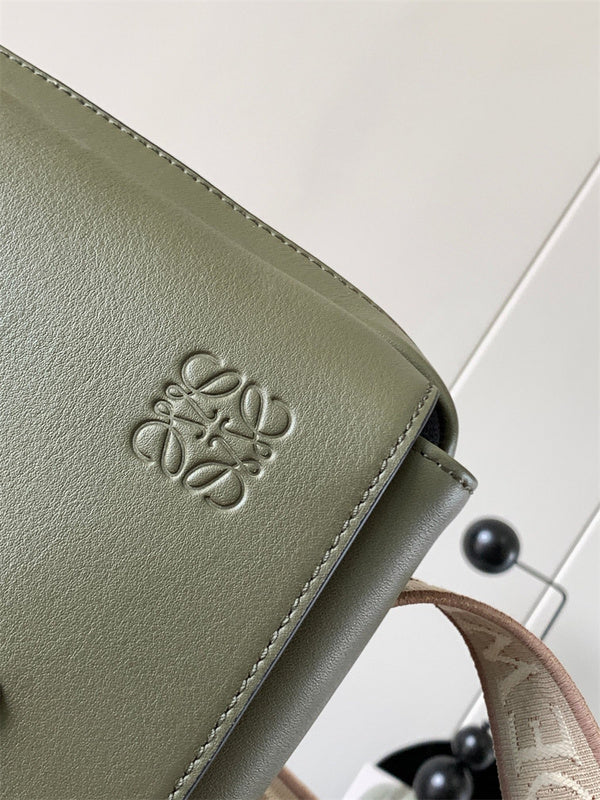Ziva's Charm handbag – product shot (23cm*18cm*9cm)
