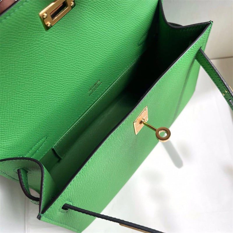  shoulder bag interior and compartment view 21