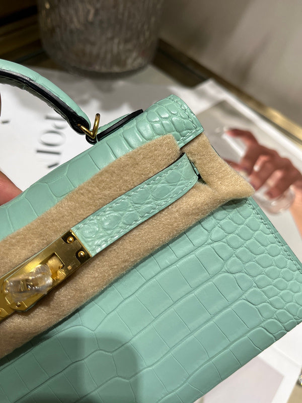  Timeless everyday bag front view 7