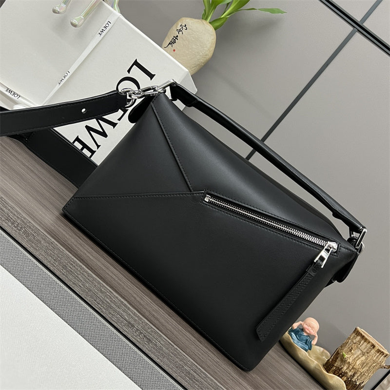 Ziva's Charm handbag – interior view (18cm*12.5cm*8cm)