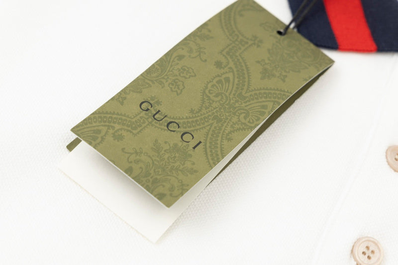 Flat lay presentation of Polo cotton polo shirt with logo-detail design