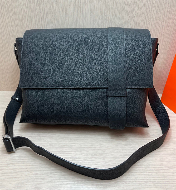  Modern structured bag front view
