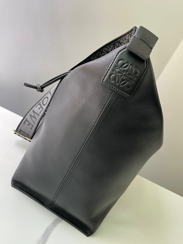 Ziva's Charm handbag – close-up view (33cm*30cm*16cm)