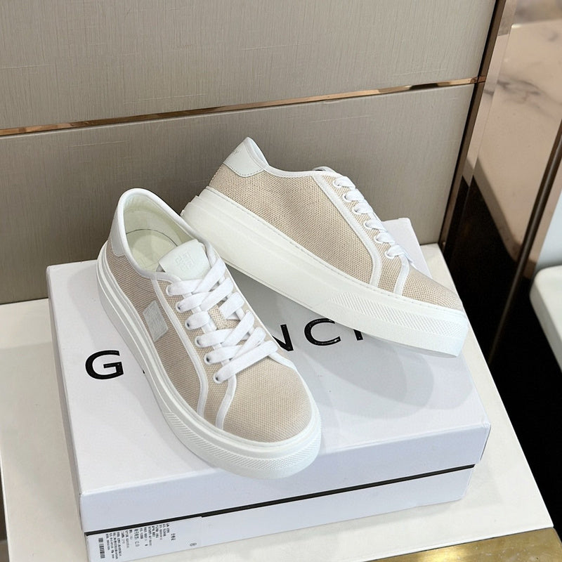 Givenchy shoes Style 129 - close-up of bold signature style