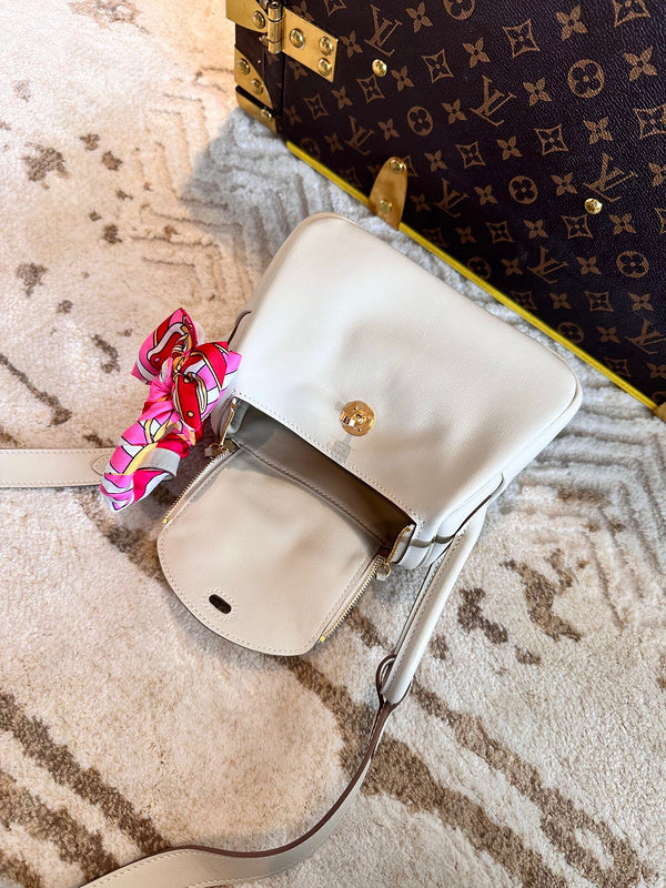 Sleek bag women's premium everyday handbag