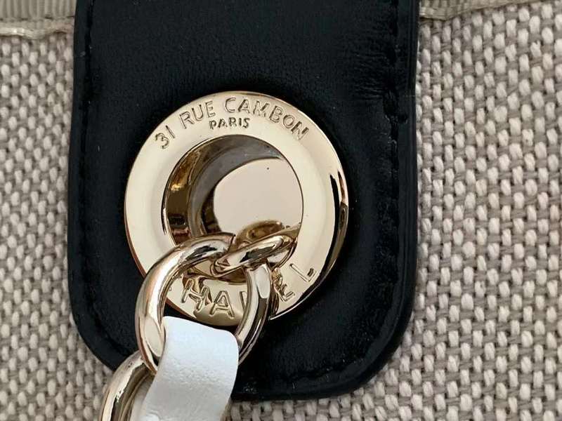 Zivas Charm Modern Edge Everyday Handbag (Considered Detail & Form) – Lifestyle Shot