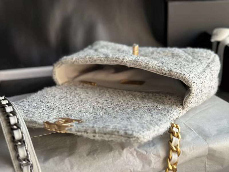 Zivas Charm Timeless Appeal Everyday Handbag (Structured Everyday Essential) – Lifestyle Shot