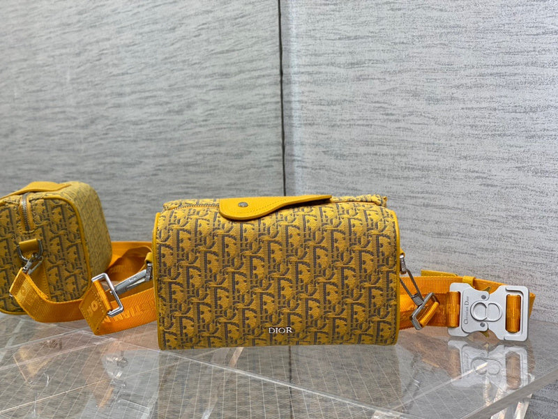 Side profile of everyday-luxe premium women's handbag – women's statement bag