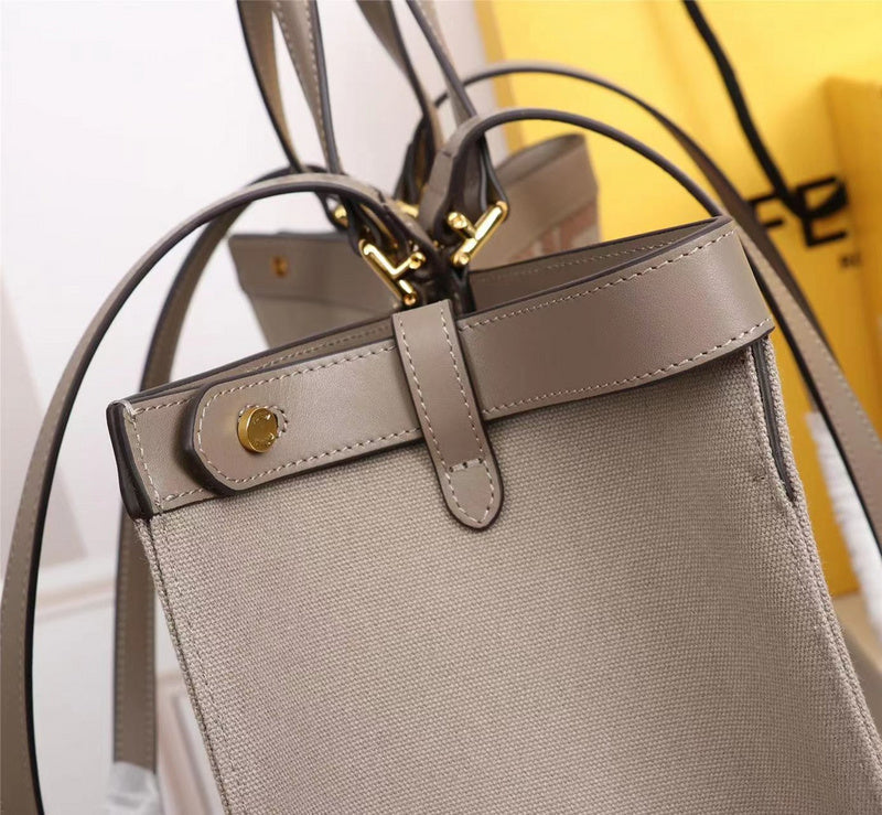 Ziva's Charm handbag – detail view (Standard Size)