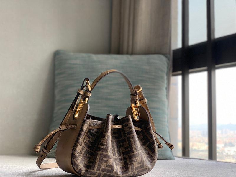 Ziva's Charm handbag – detail view (21.5cm*14cm*17cm)