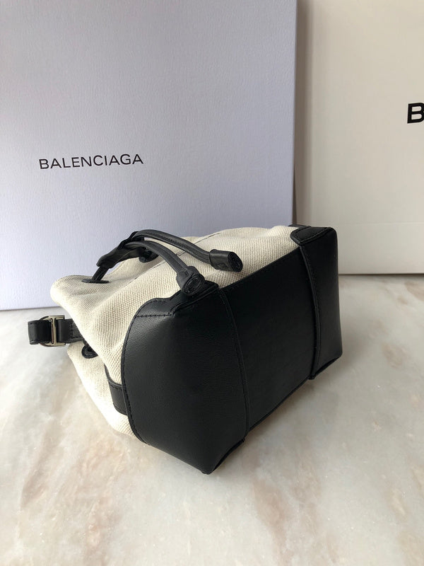Structured Premium PU Leather Handbag - Refined Silhouette | Women's Everyday Carry Handbag #752 - interior view (image 6) of designer-inspired handbag