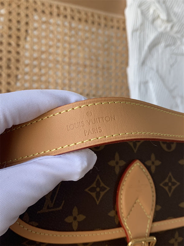  chic shoulder bag detail view showing craftsmanship 26