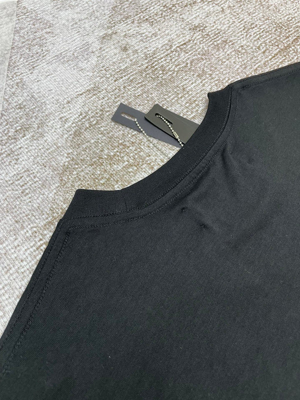 Front view of Amiri luxury piece style No.043