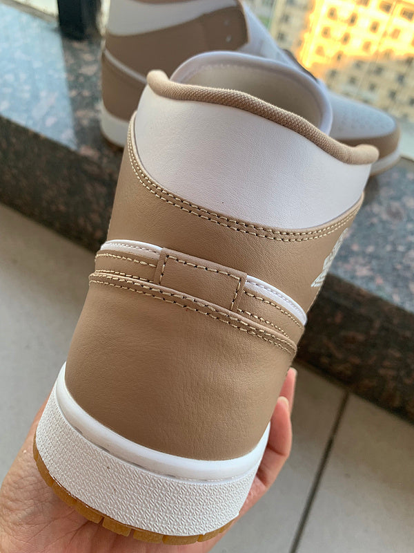 Nike Men's & Women's Luxury Low-Top Trainers — Style 189 close-up view