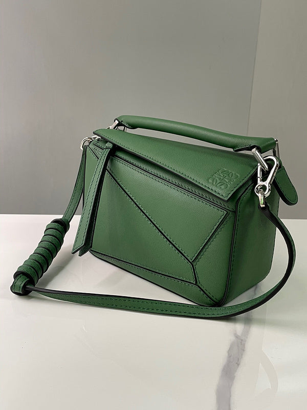 Ziva's Charm handbag – front view (12.5cm*18cm*8cm)