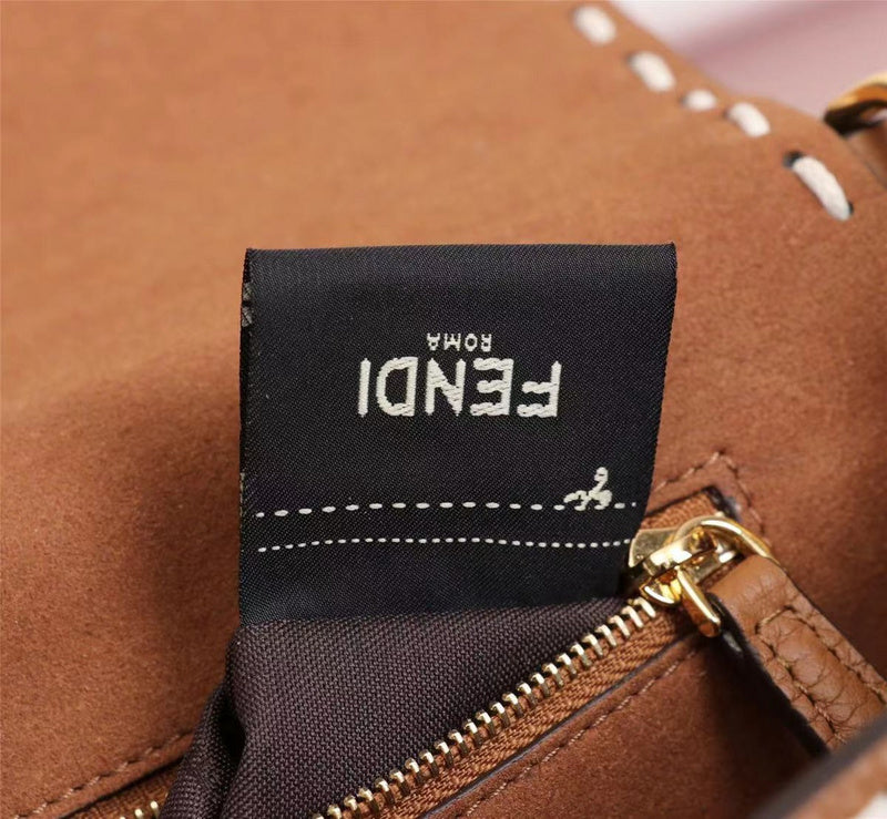 Ziva's Charm handbag – detail view (Standard Size)