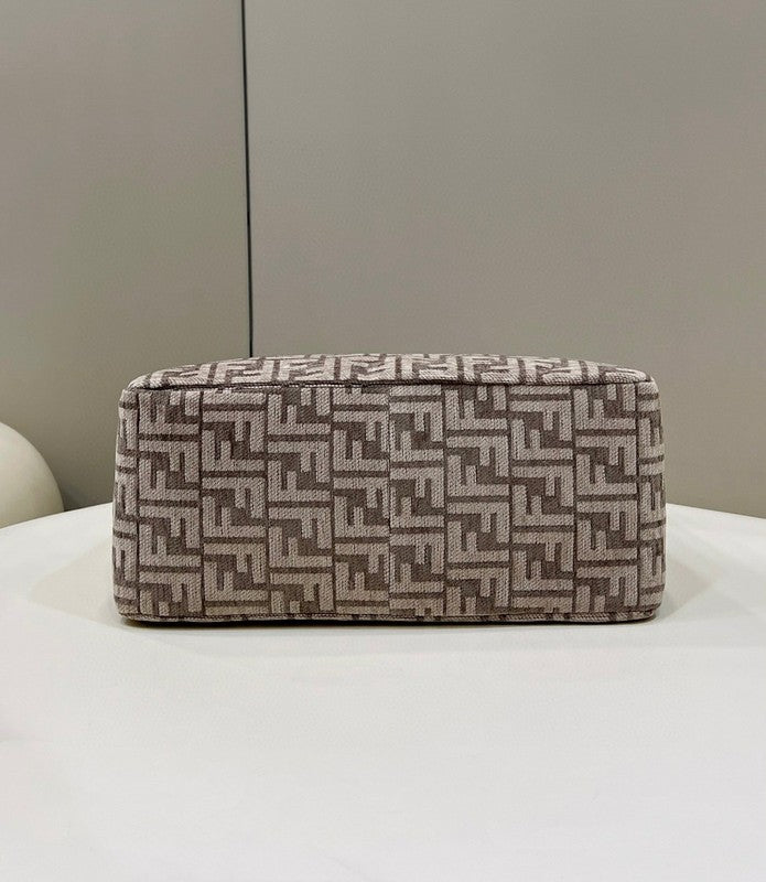 Ziva's Charm handbag – detail view (35cm*14cm*23cm)