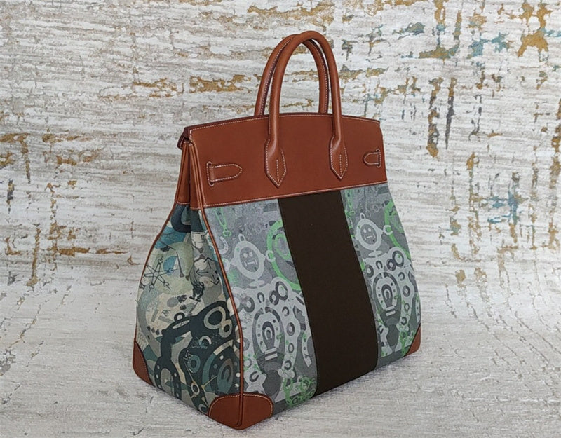  Signature handbag front view 7