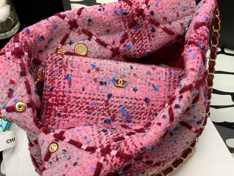 Zivas Charm Versatile Design Designer Handbag (Modern Wardrobe Staple) – Detail View