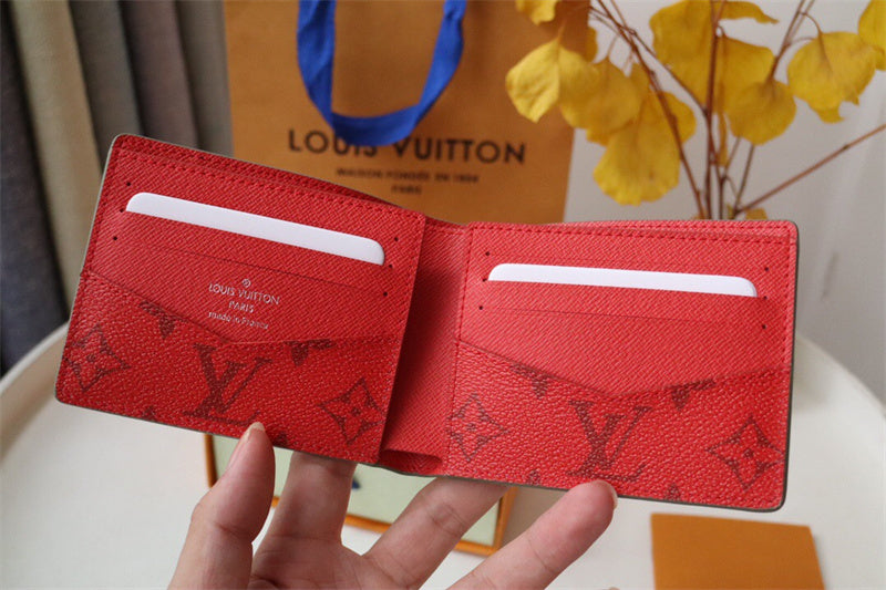  shoulder bag interior and compartment view 9