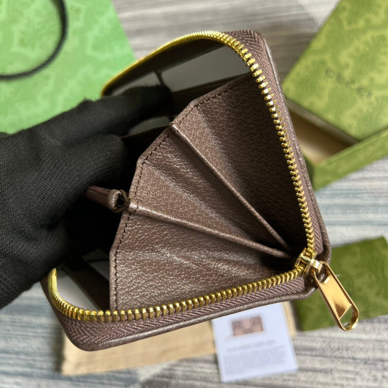 Styled lifestyle shot of polished refined women's handbag – women's everyday handbag
