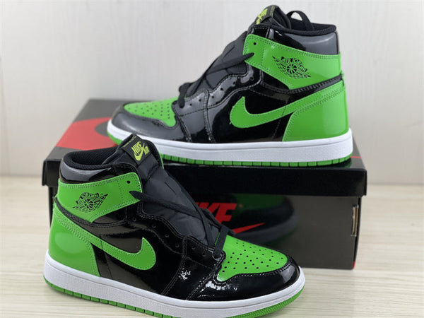 Nike Men's & Women's Luxury Low-Top Trainers — Style 261 angle view