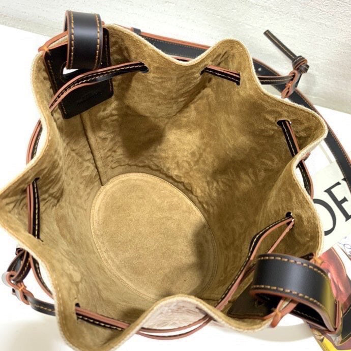 Ziva's Charm handbag – product shot (18cm*25cm*13.5cm)