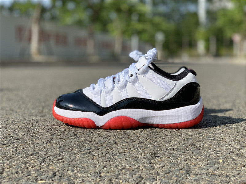 Nike classic monochrome luxury sneakers view 17 retro runner design