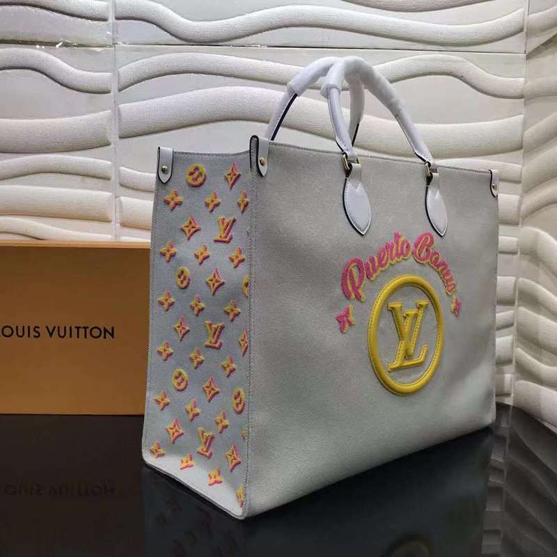 Front view of everyday-luxe sleek women's handbag – women's designer-style accessory