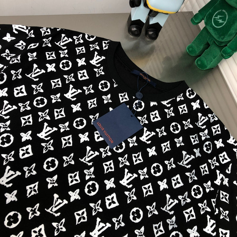 Side profile of Louis Vuitton cotton t-shirt with tailored silhouette