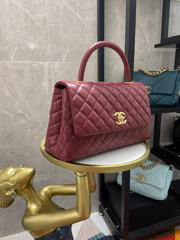  women's handbag, spacious design, view 3